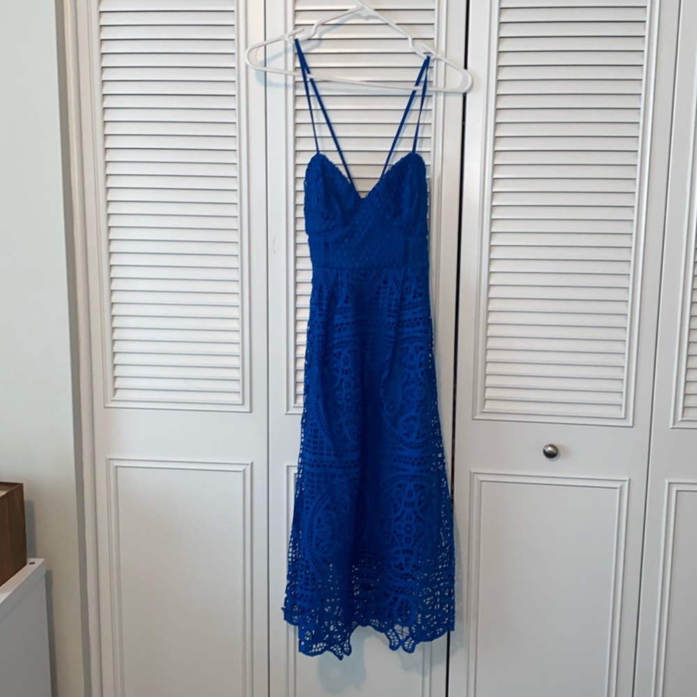 Lulu’s blue corset lace midi dress